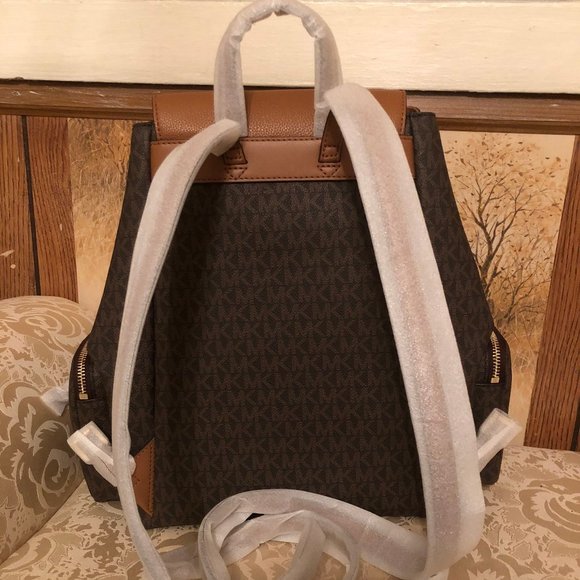 NWT Michael Kors Abbey Cargo Backpack Brown/Acorn - Picture 9 of 11